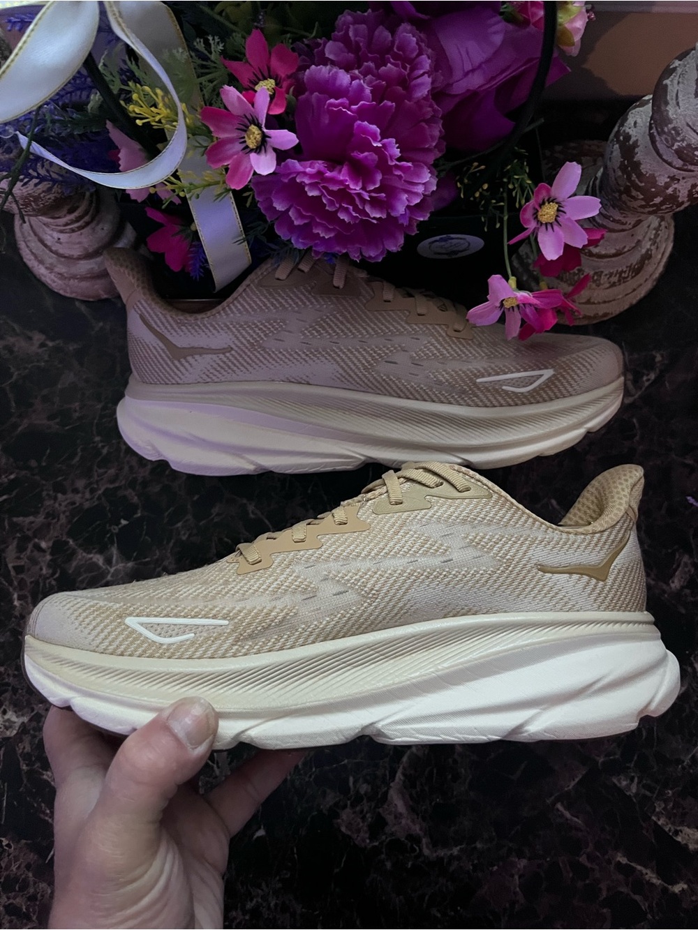 Hoka One Clifton 9
Dynamic/Comfort
Athletic Shoes
Size 9 men/10.5 Women